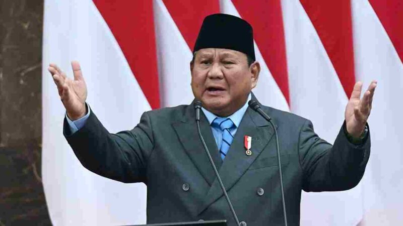 Presiden Prabowo Subianto menyampaikan Keterangan Pemerintah atas Rancangan Undang-Undang (RUU) tentang APBN Tahun Anggaran 2027 beserta Nota Keuangan dan dokumen pendukungnya dalam Rapat Paripurna Pembukaan Masa Persidangan I DPR RI Tahun Sidang 2026–2027 di Gedung Nusantara, Kompleks Parlemen, Jakarta, Jumat, 14 Agustus 2026. Foto: BPMI Setpres