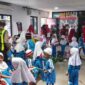Sat Lantas Polres Pelabuhan Belawan mengenalkan keselamatan berlalu lintas kepada 60 anak PAUD melalui program Polisi Sahabat Anak di Mako Polres.