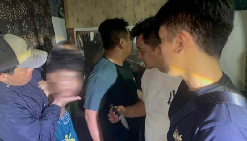 Polres Pelabuhan Belawan menangkap dua tersangka begal di KIM V. Polisi masih memburu satu pelaku lain yang diduga terlibat dalam aksi tersebut.