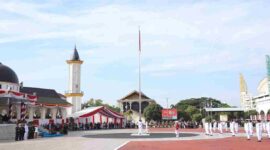 Kapolda Sumut Irjen Pol. Whisnu Hermawan menghadiri upacara HUT ke-81 RI tingkat Provinsi Sumatera Utara di Lapangan Astaka, Deli Serdang.