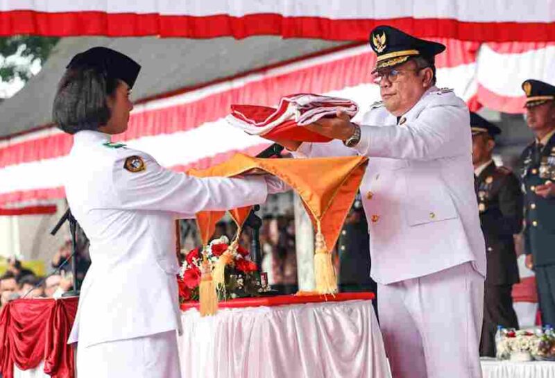 Wali Kota Pematangsiantar Wesly Silalahi menjadi inspektur upacara HUT ke-81 RI di Lapangan Adam Malik.
