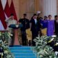 Wapres Gibran bersama Selvi menghadiri upacara penurunan bendera HUT ke-81 RI di Istana Merdeka, Jakarta, dalam suasana khidmat dan tertib.