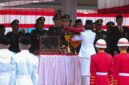 Kajari Pematangsiantar Erwin Purba menjadi inspektur upacara penurunan Bendera Merah Putih HUT ke-81 RI di Lapangan Adam Malik.