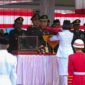 Kajari Pematangsiantar Erwin Purba menjadi inspektur upacara penurunan Bendera Merah Putih HUT ke-81 RI di Lapangan Adam Malik.