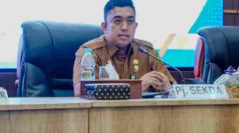 Penjabat Sekretaris Daerah (Pj. Sekda) Kota Medan Erfin Fahrurrazi pada kegiatan Evaluasi Parameter dan Dokumen Pendukung Innovative Government Award (IGA) 2026 di Ruang Rapat 3, Lantai 4 Kantor Wali Kota Medan, Selasa, 18 Agustus 2026.