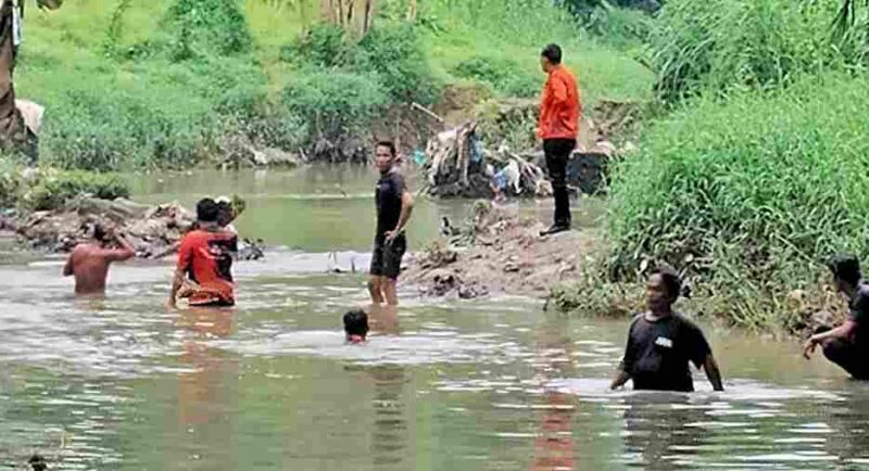BPBD Simalungun bergerak membantu tim gabungan mencari Qholil Hidayat Sitanggang, anak 8 tahun yang dilaporkan hanyut di Sungai Tanjung Pinggir.