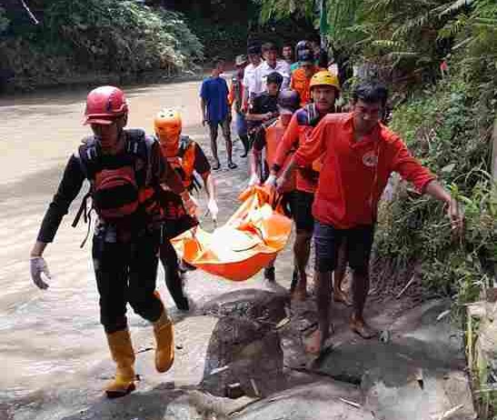 Bocah 8 tahun yang hanyut di Sungai Bah Sosopan Pematangsiantar ditemukan meninggal setelah tiga hari pencarian di Jembatan Sigagak.