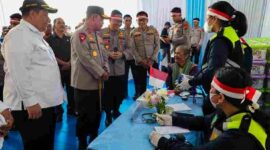 Kapolda Sumut meninjau pemeriksaan kesehatan gratis bagi sekitar 70 warga Desa Maduma, Samosir.