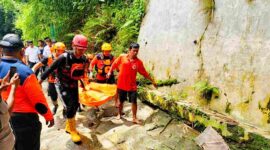 Tim gabungan menemukan korban hanyut di Sungai Tanjung Pinggir setelah dua hari pencarian. Korban ditemukan di sekitar Jembatan Sigagak, Simalungun.