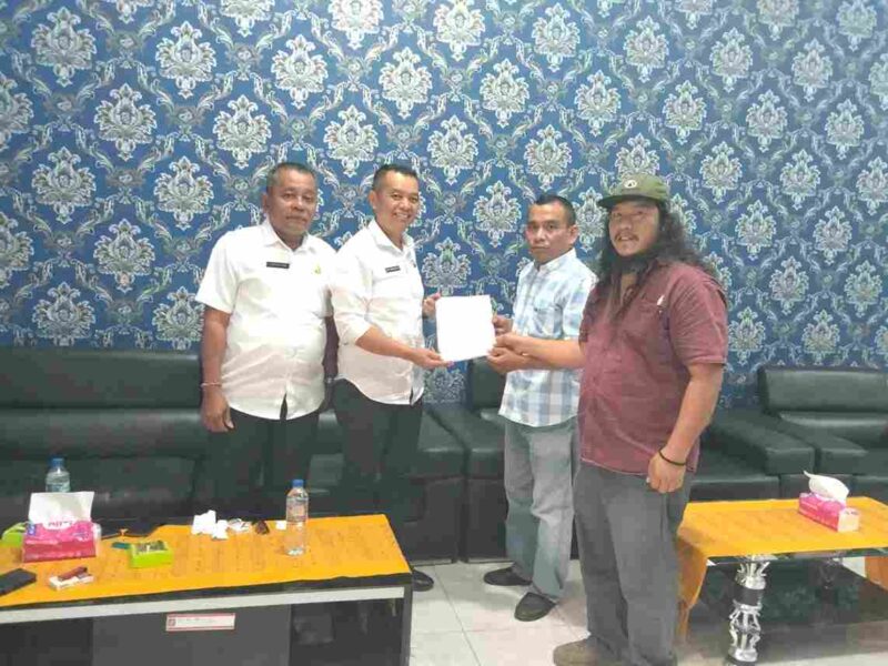 DPC PJS Simalungun melaporkan keberadaan organisasi ke Kesbangpol Simalungun.