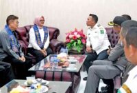 Wakil Bupati Simalungun Benny Gusman Sinaga bersama Ketua DPRD Simalungun Sugiarto dan Kapolres Simalungun AKBP Marganda Aritonang saat menyambut Kompolnas.