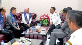 Wakil Bupati Simalungun Benny Gusman Sinaga bersama Ketua DPRD Simalungun Sugiarto dan Kapolres Simalungun AKBP Marganda Aritonang saat menyambut Kompolnas.