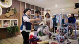 Proses kurasi berlangsung di Mal Pelayanan Publik (MPP) Kota Medan, Kamis (20/8/2026), sebagai bagian dari persiapan Showcase Uniqlo Neighborhood Collaboration.