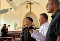 Wapres Gibran meninjau pelabuhan, gereja, dan RSUD di Sikka yang terdampak gempa serta meminta pemulihan fasilitas dan layanan dasar dipercepat.