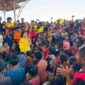 Wakil Presiden (Wapres) Gibran Rakabuming menemui warga terdampak gempa bumi di Kabupaten Sikka, Nusa Tenggara Timur (NTT), Kamis (20/8/2026). Dalam kunjungannya ke posko pengungsian di Stadion Gelora Samador, Maumere.