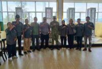 Komandan Kodim (Dandim) 0211/Tapanuli Tengah, Letkol Arh. Wahyu Hidayat, S.H., M.Tr. (SOU), foto bersama dengan Para Pengurus DPC PJS Tapteng.