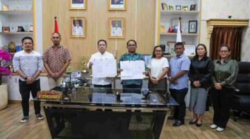 Wali Kota Pematangsiantar Wesly Silalahi, S.H., M.Kn., menerima Rektor Universitas Huria Kristen Batak Protestan Nommensen (UHKBPN) Pematangsiantar Dr. Muktar B. Panjaitan, M.Pd., bersama jajaran di ruang kerja Wali Kota, lantai II Balai Kota Pematangsiantar, Jalan Merdeka, Jumat (21/8/2026)