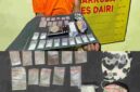 atuan Reserse Narkoba Polres Dairi mengamankan seorang pria berinisial AS (34) yang diduga terlibat dalam peredaran narkotika jenis sabu. Polisi menyita 11 plastik klip berisi kristal yang diduga sabu dengan berat total 13,25 gram.