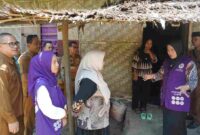 Ketua TP Posyandu Asahan meninjau Posyandu Manggis dan tracing TBC terintegrasi CKG di Teluk Dalam.