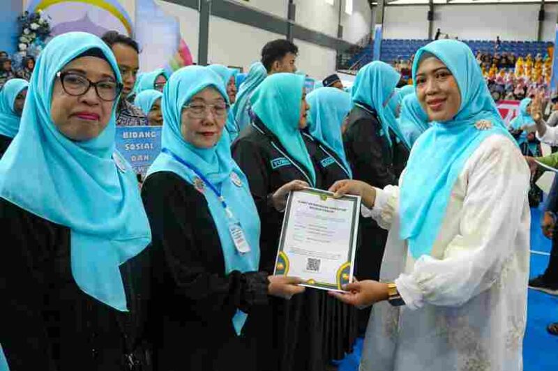 150 majelis taklim di Pematangsiantar menerima SKT. Pemko mendorong penguatan pembinaan agama dan pencegahan narkoba bagi generasi muda.
