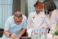 Bupati Simalungun Dr. H. Anton Achmad Saragih menandatangani kesepakatan tersebut bersama Direktur Utama PT Bank Sumut Heru Mardiansyah.