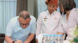Bupati Simalungun Dr. H. Anton Achmad Saragih menandatangani kesepakatan tersebut bersama Direktur Utama PT Bank Sumut Heru Mardiansyah. 
