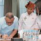 Bupati Simalungun Dr. H. Anton Achmad Saragih menandatangani kesepakatan tersebut bersama Direktur Utama PT Bank Sumut Heru Mardiansyah. 