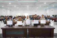 Wakil Bupati Asahan Rianto, S.H., M.A.P., mengikuti penandatanganan percepatan pendaftaran tanah wakaf di Provinsi Sumatera Utara secara daring melalui Zoom Meeting dari Aula Melati Kantor Bupati Asahan, Kamis (27/8/2026).