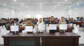 Wakil Bupati Asahan Rianto, S.H., M.A.P., mengikuti penandatanganan percepatan pendaftaran tanah wakaf di Provinsi Sumatera Utara secara daring melalui Zoom Meeting dari Aula Melati Kantor Bupati Asahan, Kamis (27/8/2026).