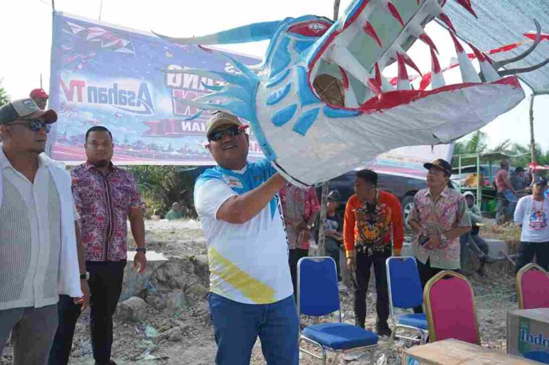 Wabup Asahan Rianto membuka Festival Layang-Layang 2026.