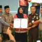 penandatanganan Nota Kesepahaman (MoU) dan Perjanjian Kerja Sama tentang Percepatan Pendaftaran Tanah Wakaf yang diikuti Wakil Wali Kota Pematangsiantar Herlina di Ruang Raja Inal Siregar, Kantor Gubernur Sumatera Utara, Jalan Diponegoro, Medan, Kamis (27/8/2026).