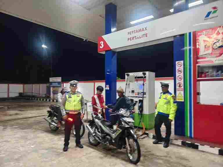 Satlantas Polres Simalungun menggelar patroli malam di jalur Pematangsiantar-Saribudolok dan sejumlah titik strategis untuk mencegah gangguan kamtibmas.