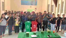 DLH Labuhanbatu mengedukasi pengelolaan sampah di rumah ibadah dan membagikan tong sampah gratis dalam Gerakan Indonesia ASRI.