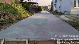 Jalan tanah di Gang Garista, Ladang Bambu, Medan Tuntungan, kini dibangun rabat beton sepanjang 85 meter melalui Dana Kelurahan 2026.