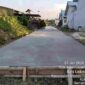 Jalan tanah di Gang Garista, Ladang Bambu, Medan Tuntungan, kini dibangun rabat beton sepanjang 85 meter melalui Dana Kelurahan 2026.