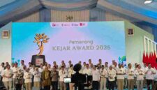 Kota Pematangsiantar meraih KEJAR Award terbaik Regional Sumatera dari OJK. Penghargaan diterima Wali Kota Wesly Silalahi atas implementasi program.