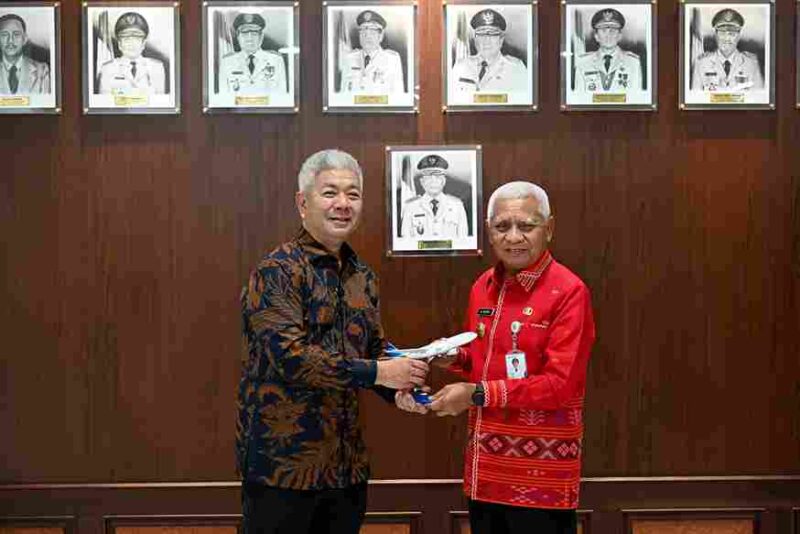 Wakil Gubernur Sumatera Utara (Sumut) Surya di dampini sejumlah OPD menerima kunjungan Wakil Direktur Utama Garuda Indonesia  Thomas Oentoro beserta  jajaran Garuda di ruang kerja Wakil Gubernur, lantai 9 Kantor Gubernur, Kamis (3/9/26)