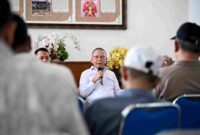 Mewakili Panitia Forum IMT-GT, Asisten Deputi Kerja Sama Ekonomi Regional Kementerian Koordinator Bidang Perekonomian, Sonny A. Soekoer beserta Perencana Ahli Utama (Fungsional Perencana Utama) Badan Perencanaan Pembangunan, Riset dan Inovasi Daerah (Bapperida) Sumut Muhammad Armand Effendy Pohan, memeberikan keternagan pers kepada awak media terkait pelaksanaan PMT IMT GT ke 32 di ruang Dekranasda Provinsi Sumatera Utara lantai 1 Kantor Gubernur, Jumat (4/9/26)