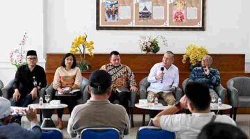 Perencana Ahli Utama (Fungsional Perencana Utama) Badan Perencanaan Pembangunan, Riset dan Inovasi Daerah (Bapperida) Sumut Muhammad Armand Effendy Pohan, memberikan keteranegan pers kepada awak media terkait pelaksanaan PMT IMT GT ke-32 di ruang Dekranasda Provinsi Sumatera Utara lantai 1 Kantor Gubernur, Jumat (4/9/2026)