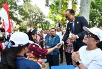Karnaval mobil hias dilepas langsung oleh Wakil Bupati Samosir, Ariston Tua Sidauruk, dari Kompleks Rumah Dinas Bupati Samosir. Kamis (13/8/2026).