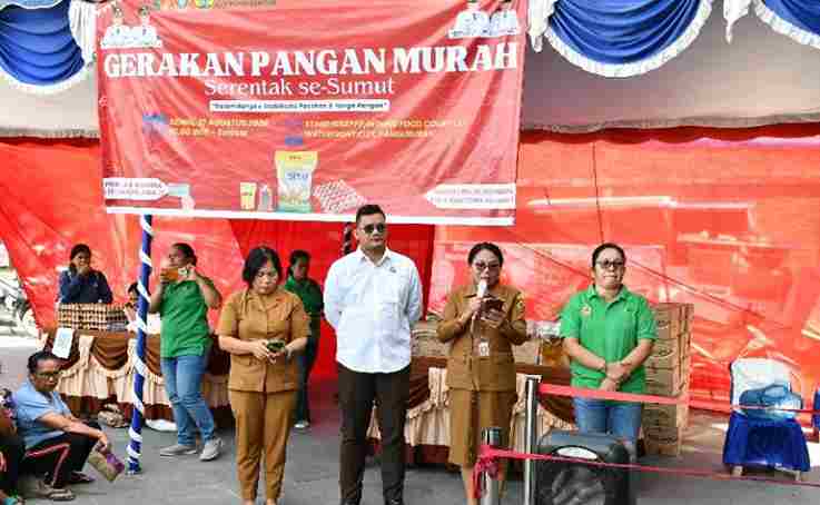 Gerakan Pangan Murah Samosir kembali digelar dengan menyediakan 5 ton beras SPHP, Minyak Kita, telur dan gula bagi masyarakat.