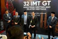 Menteri Ekonomi Malaysia Akmal Nasrullah bin Mohd Nasir memuji komitmen dan kepemimpinan Gubernur Sumatera Utara (Sumut) Muhammad Bobby Afif Nasution dalam mendorong penguatan kerja sama ekonomi kawasan Indonesia-Malaysia-Thailand Growth Triangle (IMT-GT). Hal itu disampaikan Akmal usai menghadiri rangkaian Pertemuan Tingkat Menteri IMT-GT ke-32 di Hotel JW Marriott Medan, Kamis (10/9/2026).