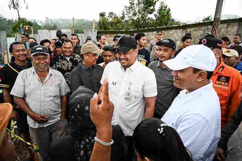 Gubernur Sumatera Utara (Sumut) Bobby Afif Nasution, beserta OPDterkait serta Bupati Langkat Tiorita Br. Surbakti, meninjau ruas jalan Pamah Semilir (Alternatif Berastagi-Langkat) yang amblas akibat tergerus oleh curah hujan beberapa Waktu lalu, di Desa Telagah, Kabupaten Langkat, Jumat (11/9/2026)