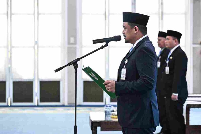 Gubernur Sumatera Utara (Sumut) Muhammad Bobby Afif Nasution didampingi Wakil Gubernur  Sumut  Surya, Pj Sekretaris Daerah Provinsi Sumut Timur Tumanggor dan sejumladh OPD melantik dan pengambilan sumpah janji  jabatan  Pejabat Pimpinan Tinggi  Pratama di Lingkungan Pemerintah Provinsi Sumut, di Aula Tengku Rizal Nurdin Rumah Dinas Gubernur, Jalan Sudirman No 41 Medan, Jumat (18/9/2026)
