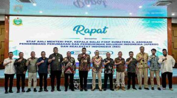 Gubernur Sumatera Utara (Sumut) Muhammad Bobby Afif Nasution, Penjabat (Pj) Sekretaris Daerah Provinsi Sumatera Utara (Sumut) Timur Tumanggor dan didampingi sejumlah OPD, Mengadakan rapat Bersama Ka Balai PKP, Apersi dan Rei mengenai program bedah rumah dari Kementrian PKP, di Aula Tengku Rizal Nurdin Rumah Dinas Gubernur, jalan Sudirman no 41 Medan, Jumat (18/9/2026)