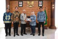 Wakil Gubernur Sumatera Utara (Sumut) Surya menerima kunjungan Director Investment Danatara Fadli Rahman beserta rombongan untuk  menyampaikan perkembangan proyek Pengolahan Sampah menjadi Energi Listrik (PSEL) Medan Raya di Pendopo Lantai 9 Kantor Gubernur Sumut Jalan Diponegoro Nomor 30 Medan, Kamis (10/9/2026). 