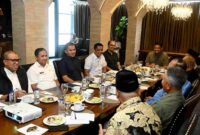 Gubernur Sumatera Utara (Sumut) Muhammad Bobby Nasution didampingi sejumlah OPD saat menerima audiensi dari pengurus Ikatan Cendekiawan Karo (ICK) di Mikie Holiday Resort and Hotel, Kabupaten Karo, Rabu (2/9/2026).