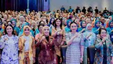 Ketua Dekranasda sekaligus Ketua TP PKK dan Ketua Tim Pembina Posyandu Provinsi Sumatera Utara (Sumut) Kahiyang Ayu menghadiri Rapat Koordinasi (Rakor) Penguatan Tata Kelola Lembaga Dekranas, TP PKK, dan Tim Pembina Posyandu se-Indonesia Bagian Barat di Hotel Bidakara, Jakarta, Senin (21/9/2026). 