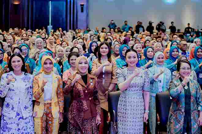 Ketua Dekranasda sekaligus Ketua TP PKK dan Ketua Tim Pembina Posyandu Provinsi Sumatera Utara (Sumut) Kahiyang Ayu menghadiri Rapat Koordinasi (Rakor) Penguatan Tata Kelola Lembaga Dekranas, TP PKK, dan Tim Pembina Posyandu se-Indonesia Bagian Barat di Hotel Bidakara, Jakarta, Senin (21/9/2026). 