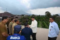 Gubernur Sumatera Utara Muhammad Bobby Afif Nasution melakukan rapat teknis bersama Bupati Karo Antonius Ginting, Forkpimda Kabupaten Karo, sejumlah OPD Pemprov, BMKG Sumut, serta Kepala Pos Pemantau Gunung Api (PGA) Sinabung Armen Putra di Pusat Vulkanologi dan Mitigasi Bencana Geologi (PVMBG) Sinabung di Kecamatan Simpang Empat, Kabupaten Karo, Selasa (1/9/2026).